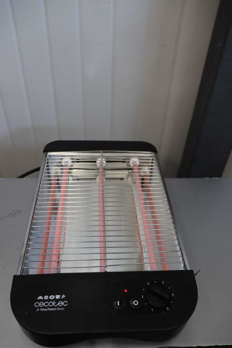 Хоризонтален тостер Cecotec Turbo Easytoast Basic, 900W