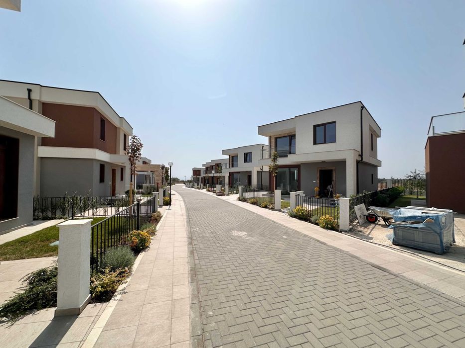 Продава се Къща в Поморие - 142 кв.м за 1901 €/кв.м - Снимка #1