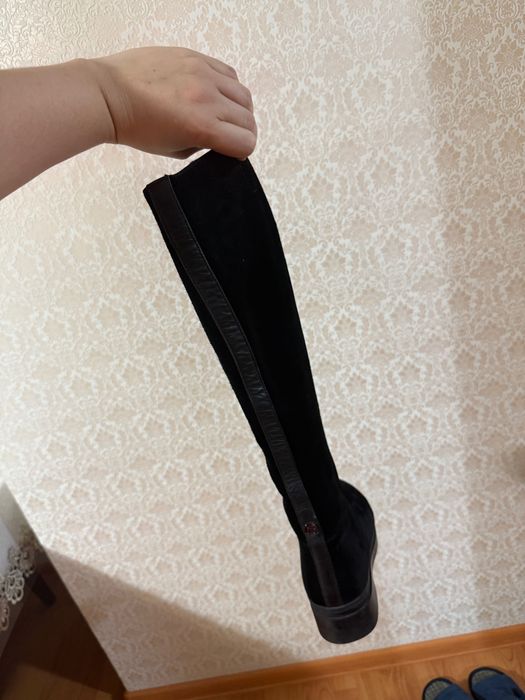 38 размер. Замшевые качественные сапоги.