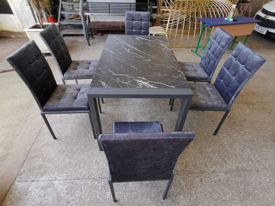 Стол со стульями