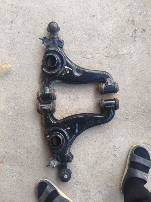 Новые оригенал рычаги Мерс 124