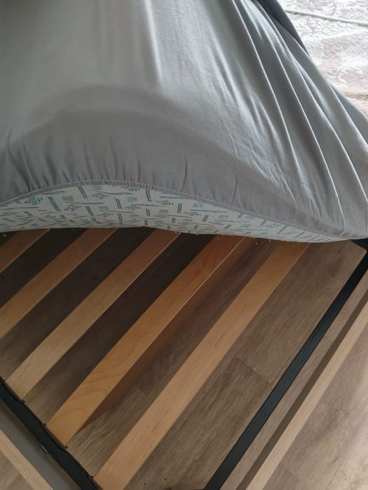 Кровать для спальни.