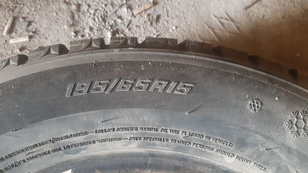 Шины зимние R 15  4 штуки