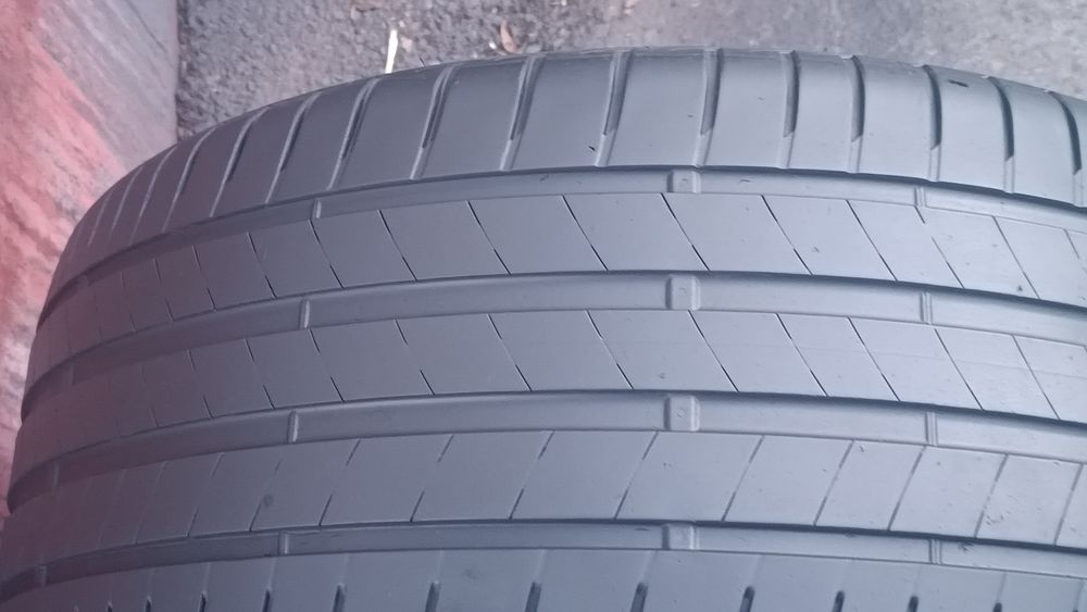 255/35/21 Bridgestone