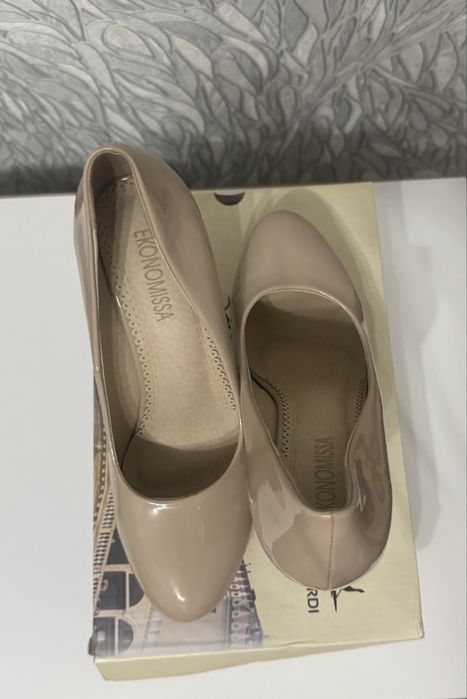 Продам  женские туфли