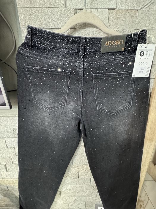 Нови дънки с камъни размер S