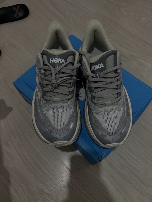 Кроссовки HOKA серо-белые