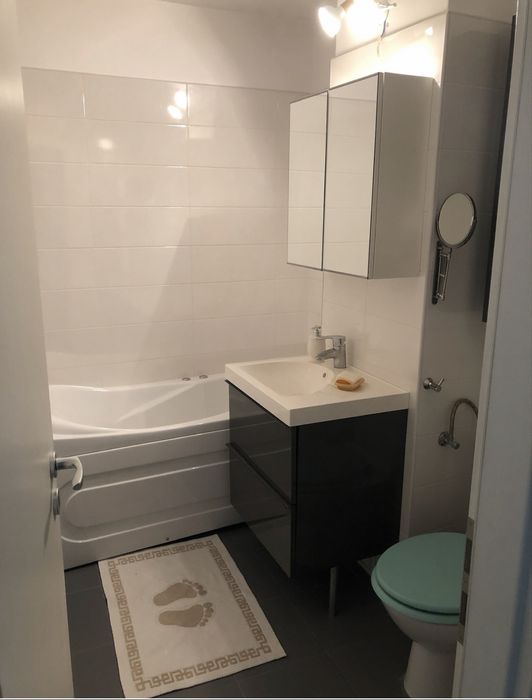 proprietar inchiriez apartament 3 camere complex
