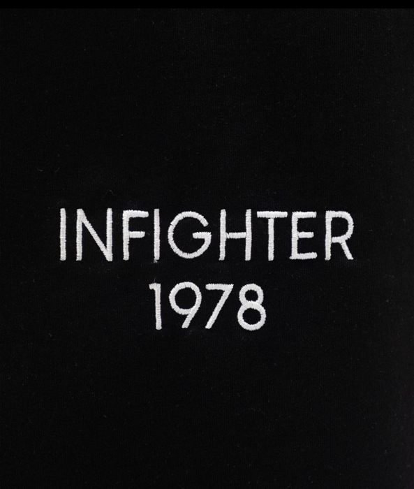 Страхотни тениски , овърсайз,  унисекс 
INFINGTER 
Най-висок клас материя и
изработка
Размери  S M L XL 2XL 
Всеки един артикул разполага с QRкод за
п