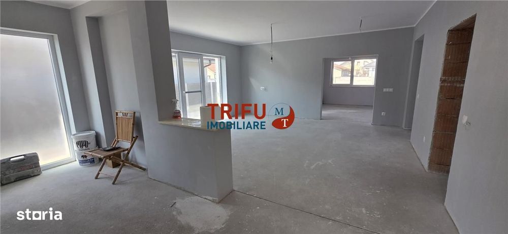 Case de vânzare în diferite stadii de construcție