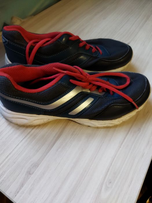 Продам кроссовки на мальчика