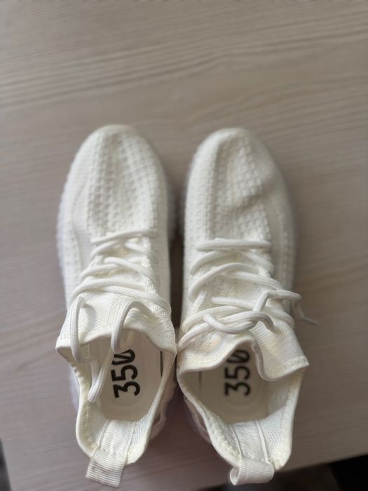 Женские кроссовки