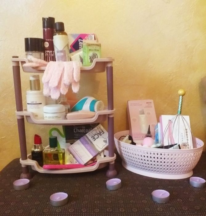 Вази, стелажи и др. домашни потреби