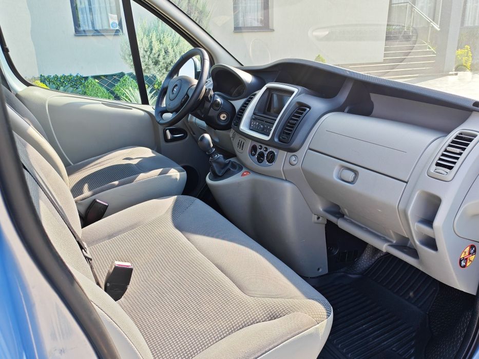 Opel vivaro 9 locuri