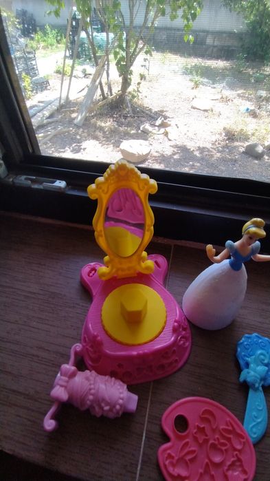 Vând 2 seturi plastilina Play Doh originale