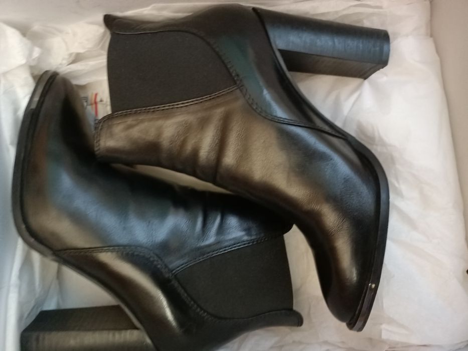 Продам ботильоны Nursace