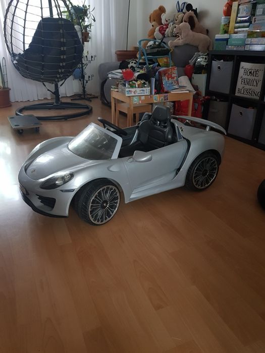 Mașinuță electrică pentru copii