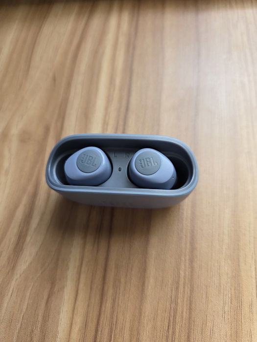 Продам наушники JBL