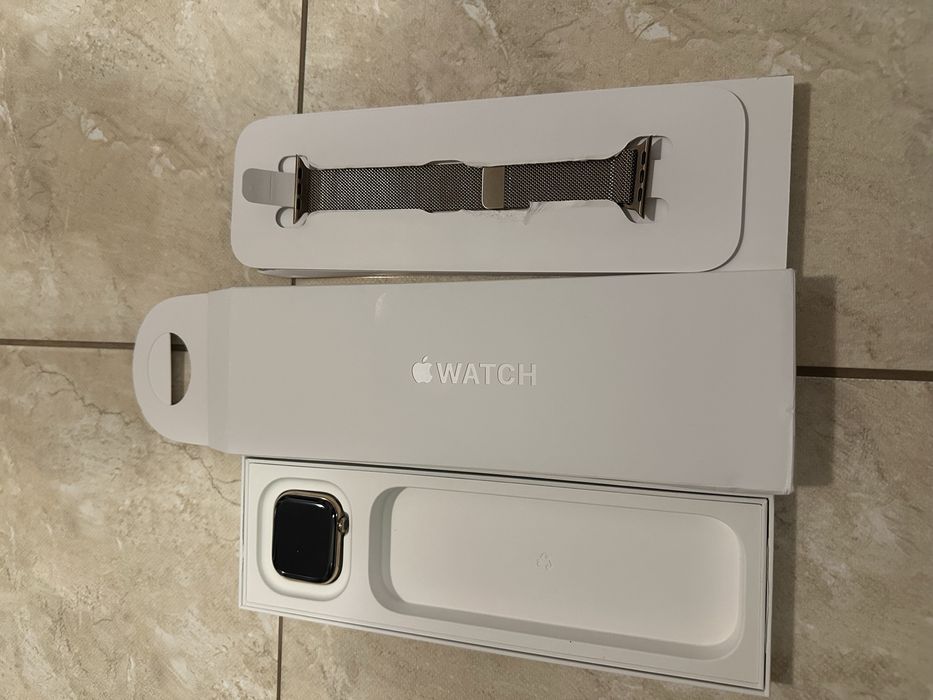 Apple Watch 11 Rose Gold