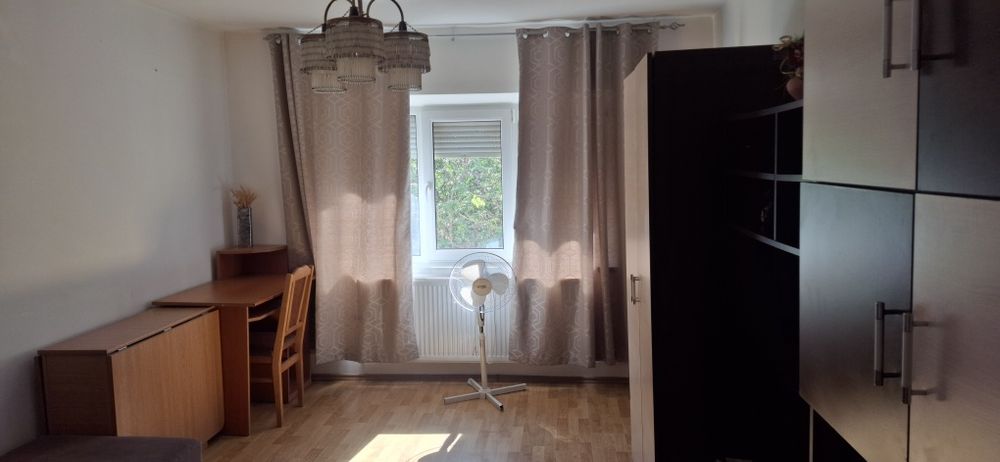 Închiriez apartament 2 camere zona Brosteni