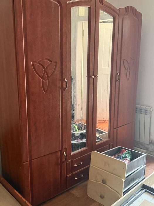 Спальный гарнитур б/у 90000 тг