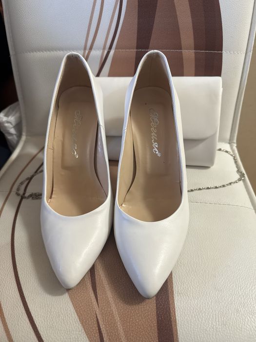 Сватбена рокля, с обувки и чанта