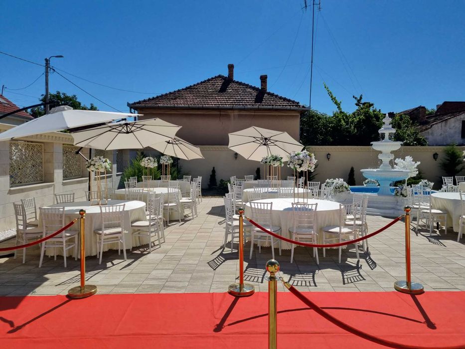 Aranjamente florale cort de inchiriat Inchiriez cort mese scaune flori