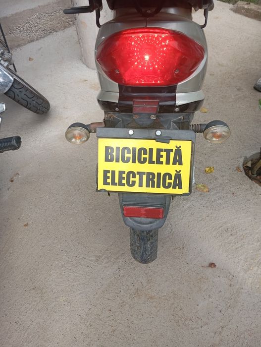 Vând scuter electric