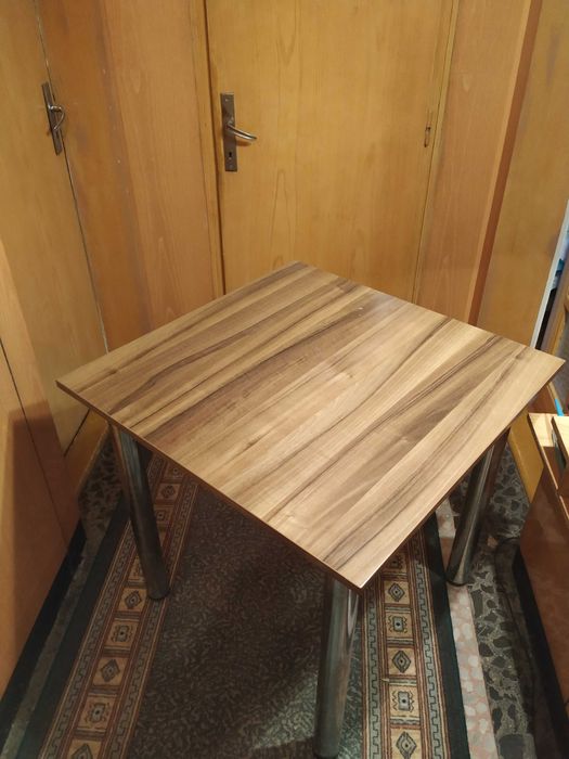 Дървени стилни масички идеални както за домашно ползване така и за бар