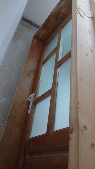 Vand usi din lemn masiv (brad)