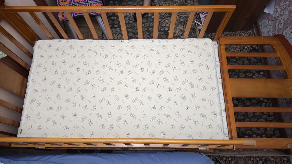 Bolalar uchun yotoqni sotaman