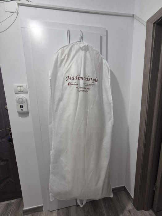 Vand rochie de mireasa