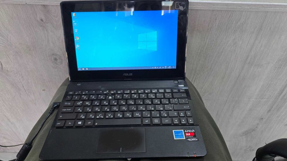 Лаптоп ASUS X102B Тъч скрийн