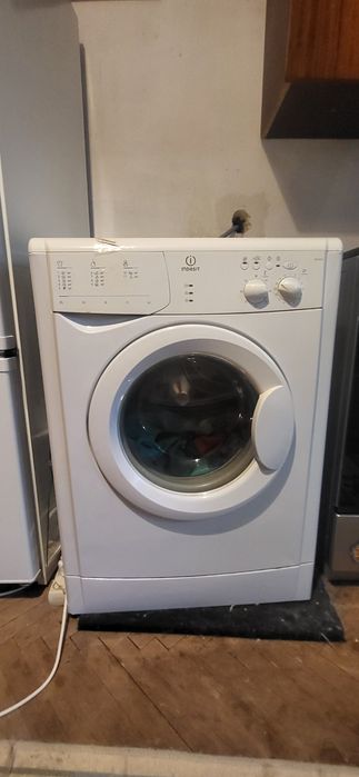 Indesit пералня в много добро състояние, като нова.