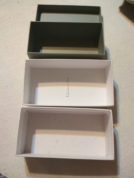 Две компактные коробочки Dior от очков