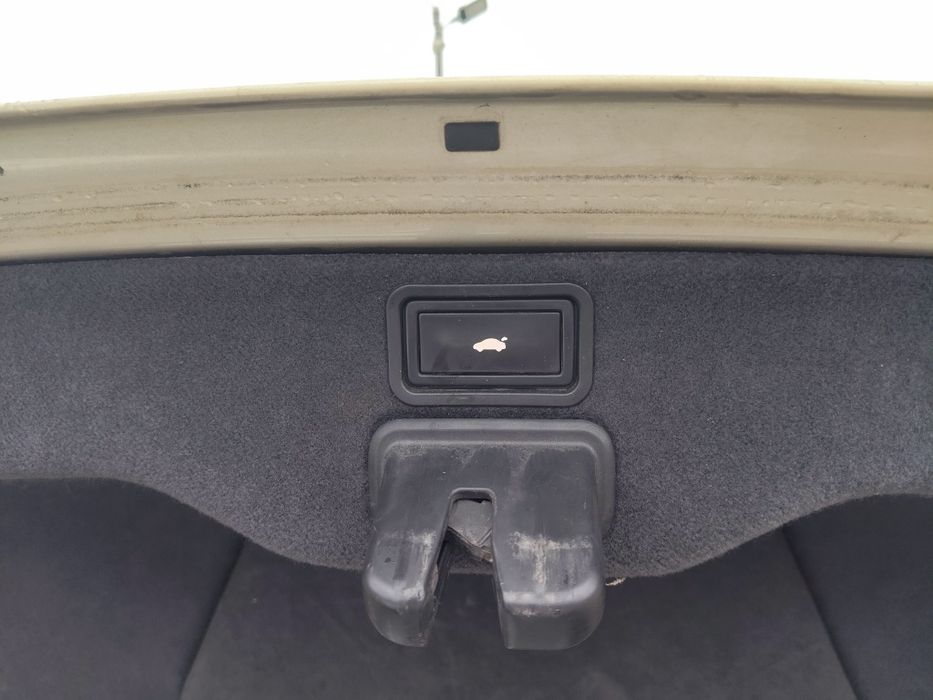 Vând Audi A8 Pachet W12 Diesel 3.0 V6 (BAGA ULEI IN APA)