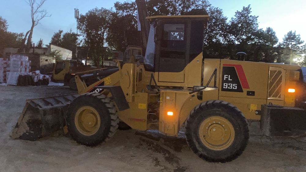 Фронтальный погрузчик 2.5 куб