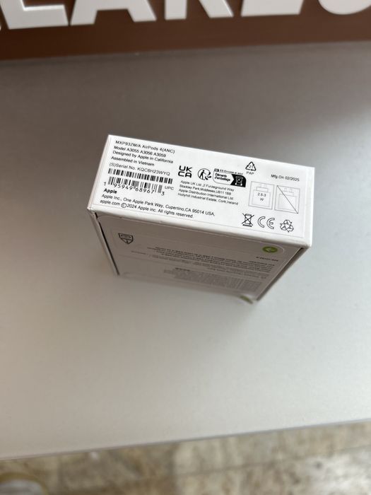 Vand casti AirPods 4 sigilate