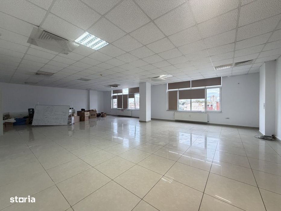 Spatiu de birouri / Cladire noua/ paza