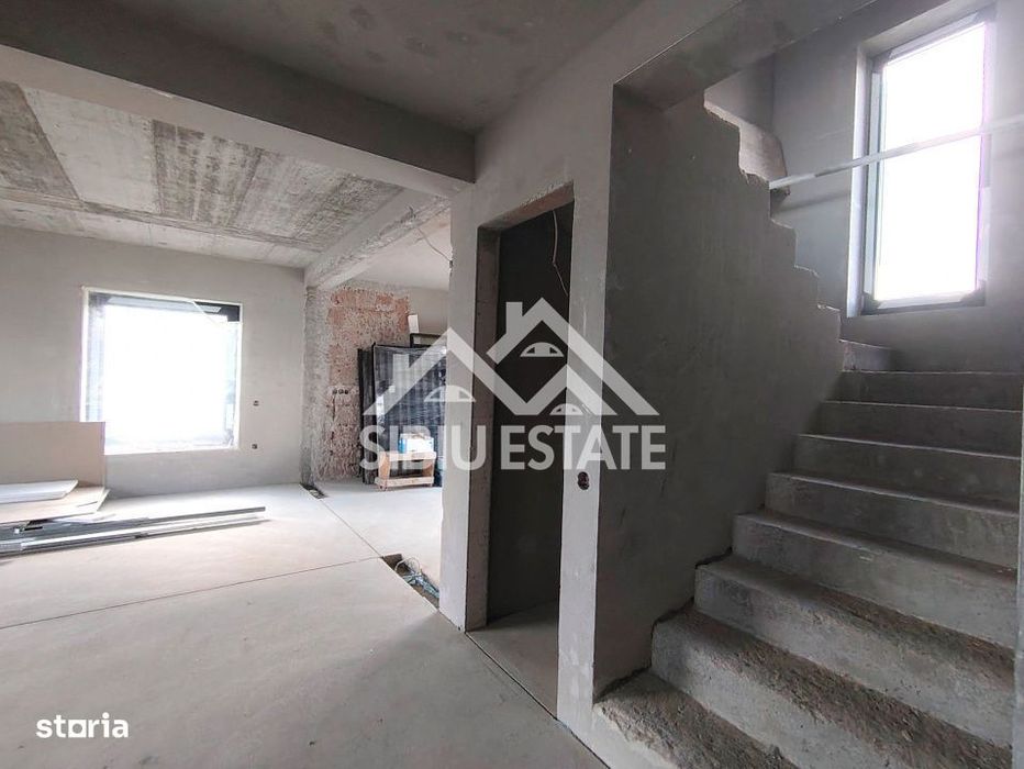 Casa 4 camere, 3 bai, garaj si curte larga, Sibiu Selimbar
