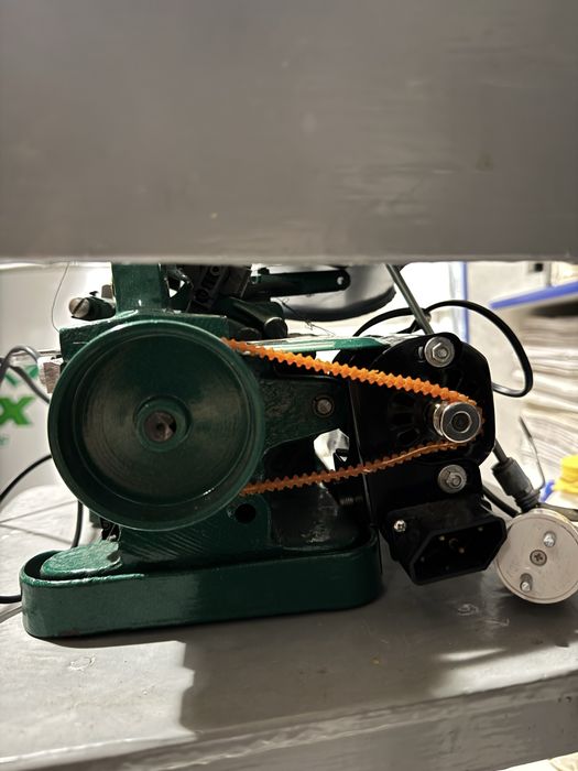 оверлок новый в отличном состоянии