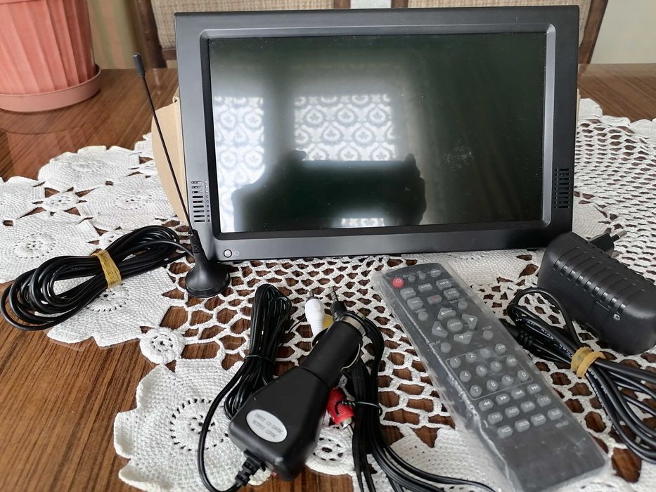 Продавам чисто ново  ТВ NWOX 10.1'' за кола и дома