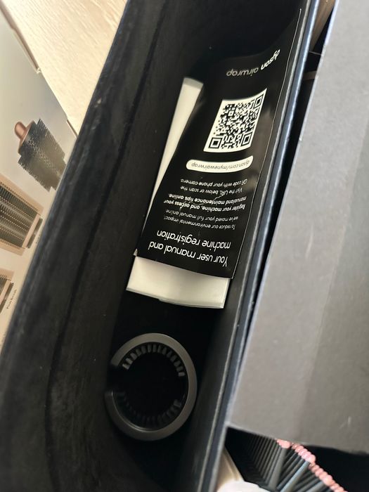 Dyson Airwrap cu toate accesoriile si cutie