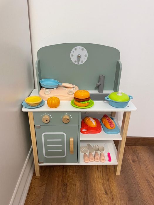 Jucarie bucatarie de lemn cu accesorii