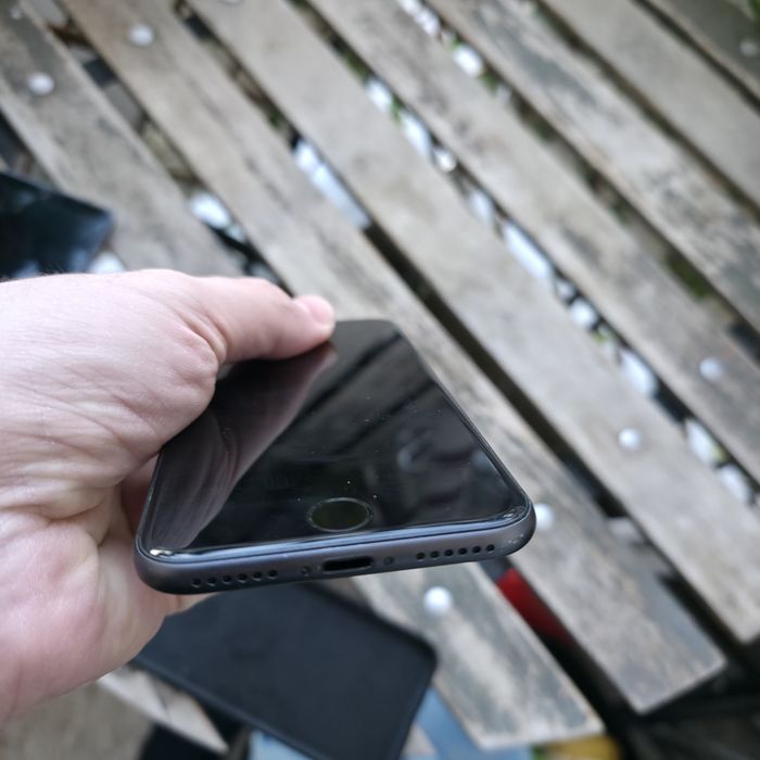 Продава се iPhone 8 64GB Space Gray