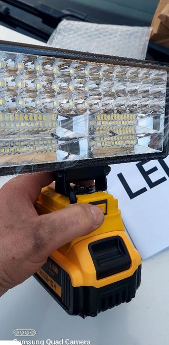 Reflector pe baterie DeWalt