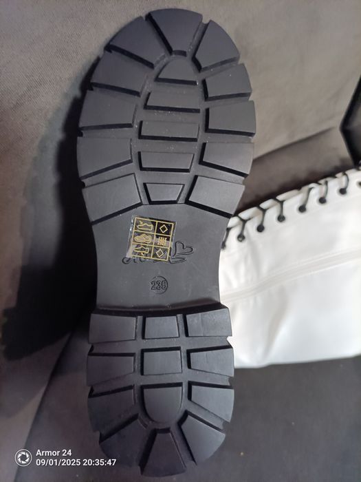 Чисто нови дамски ботуши