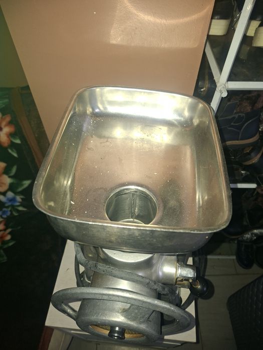 Masina de tocat carne