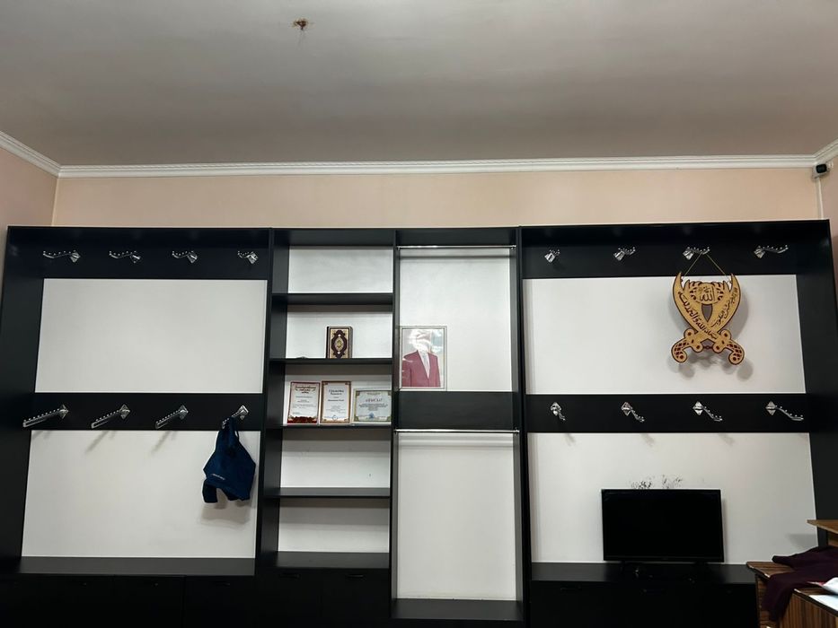 Витринный шкаф продается срочно