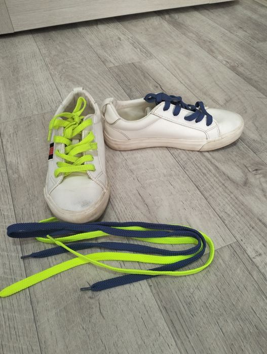 Продам белые кеды.